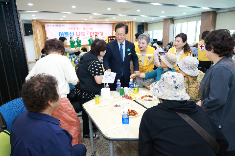 대한적십자사봉사회 완주군협의회 어버이날 행사 (23).JPG