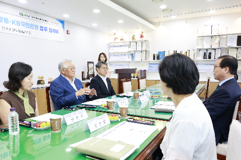 KB후원 작은도서관 조성사업 업무협약식 (8).JPG