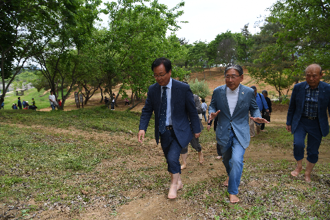 만가리황토맨발걷기선포식 (23).JPG
