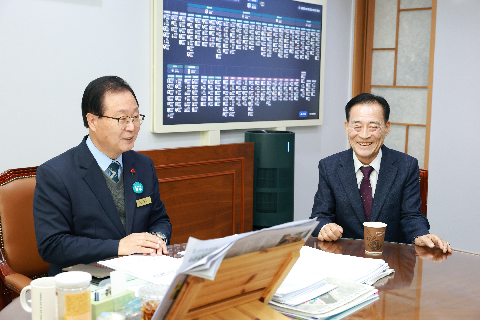 1일군수제 및 한우협회 물품 전달식 (4).JPG