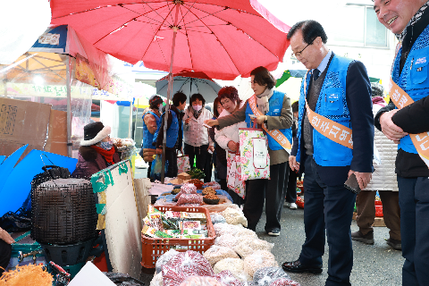 설맞이 봉동시장 장보기 행사 (21).JPG
