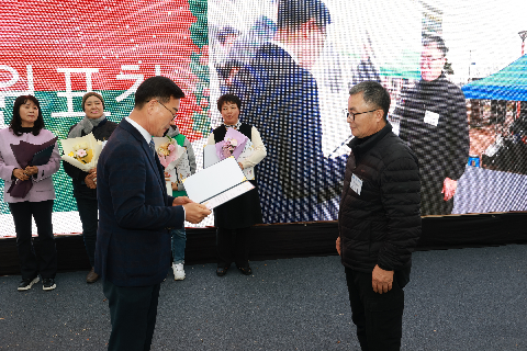 완주군 새마을지도자대회 & 크리스마스 축제 (76).JPG