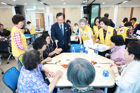대한적십자사봉사회 완주군협의회 어버이날 행사 (24).JPG