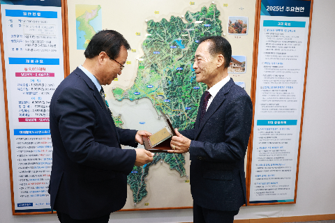 1일군수제 및 한우협회 물품 전달식 (13).JPG