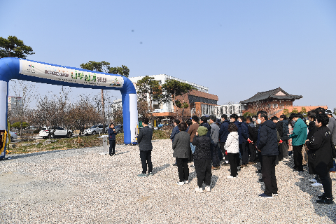 식목일 기념 나무심기 행사 (10).JPG