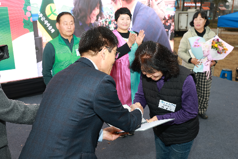 완주군 새마을지도자대회 & 크리스마스 축제 (8).JPG