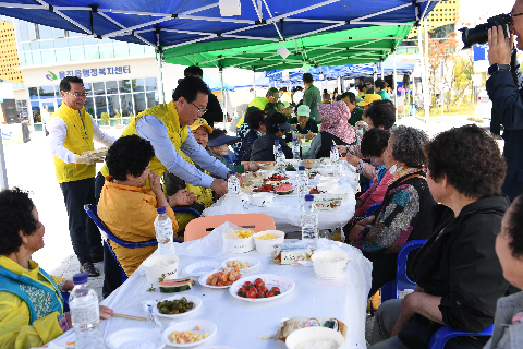 용진읍 어르신 삼계탕 나눔행사 (31).JPG
