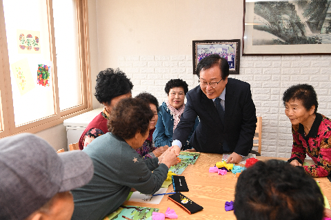 성인문해 진달래학교 환경개선사업 학습장 방문 (6).JPG