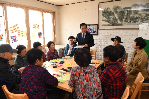 성인문해 진달래학교 환경개선사업 학습장 방문 (13).JPG