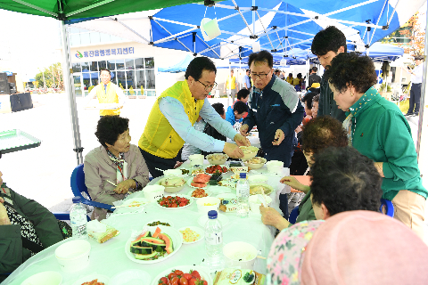 용진읍 어르신 삼계탕 나눔행사 (20).JPG
