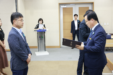 하반기 사령교부 6급이상 (120).JPG
