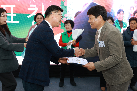 완주군 새마을지도자대회 & 크리스마스 축제 (56).JPG