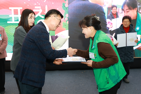 완주군 새마을지도자대회 & 크리스마스 축제 (44).JPG