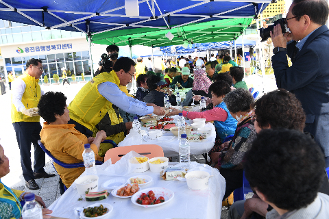 용진읍 어르신 삼계탕 나눔행사 (33).JPG