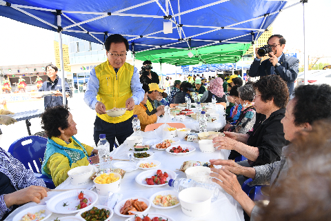 용진읍 어르신 삼계탕 나눔행사 (35).JPG