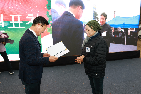 완주군 새마을지도자대회 & 크리스마스 축제 (66).JPG