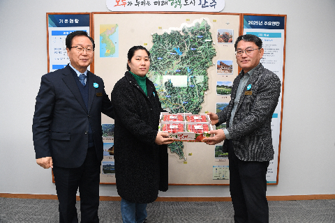 완주군 딸기연구회 성금 전달식 (3).JPG