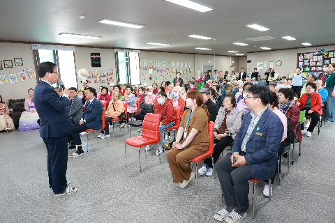 효앤정데이케어센터 어버이날 기념 행사 (9).JPG