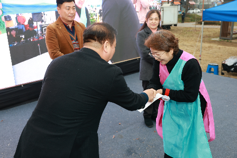 완주군 새마을지도자대회 & 크리스마스 축제 (93).JPG