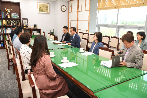 대륜산업 후원물품 전달식 (2).JPG