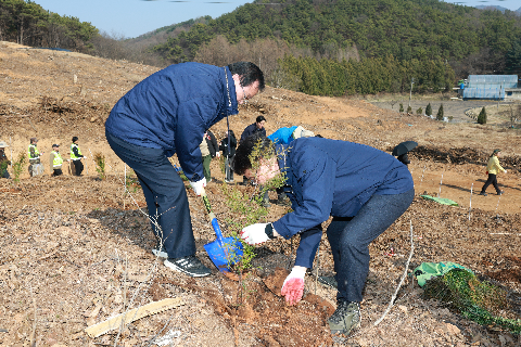 식목일기념 나무심기 행사 (46).JPG