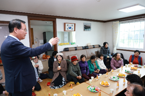 신기마을 어르신 작은도서관 차담회 (11).JPG