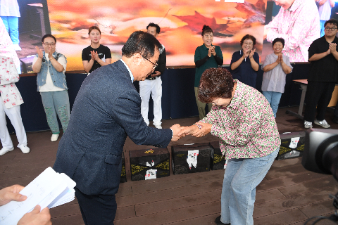 화산면민의날 노래자랑 시상 (11).JPG