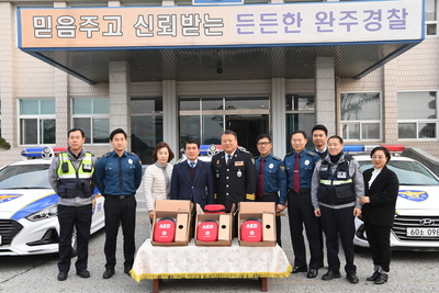 완주경찰서자동심장충격기전달(12).JPG