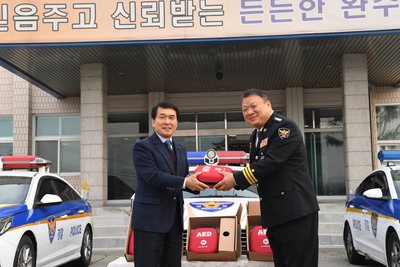 완주경찰서자동심장충격기전달(10).JPG