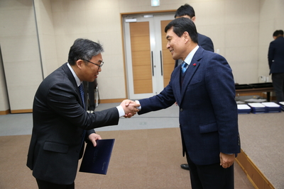 인사발령임용장교부(80).JPG