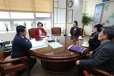 한국여성경제인협회후원물품전달식(3).JPG