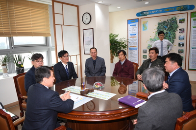 한국농수산대학이웃돕기후원물품전달식(2).JPG