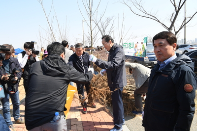 제74회식목일나무심기행사(35).JPG