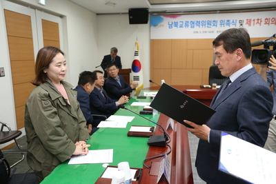 남북교류협력위원회위촉식(6).JPG