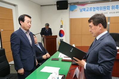남북교류협력위원회위촉식(12).JPG