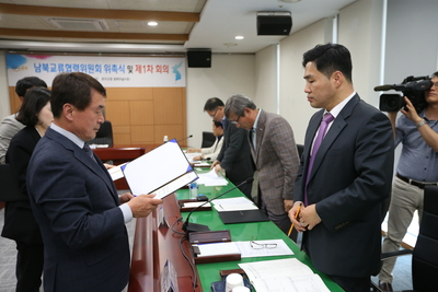 남북교류협력위원회위촉식(24).JPG