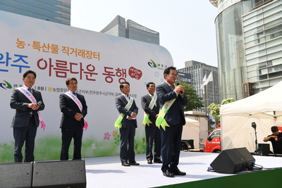 완주군-칠곡군청계천농특산물직거래장터(45).JPG