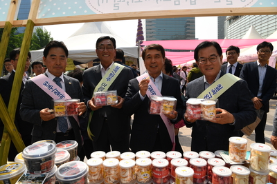 완주군-칠곡군청계천농특산물직거래장터(120).JPG