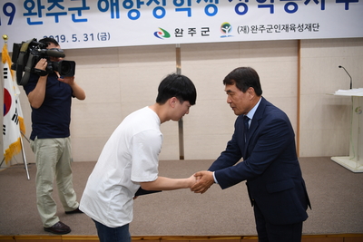 애향장학금수여식(22).JPG