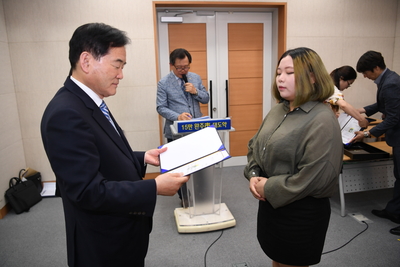 애향장학금수여식(124).JPG