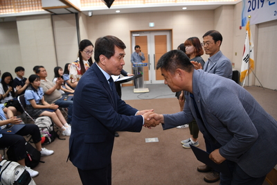 애향장학금수여식(137).JPG