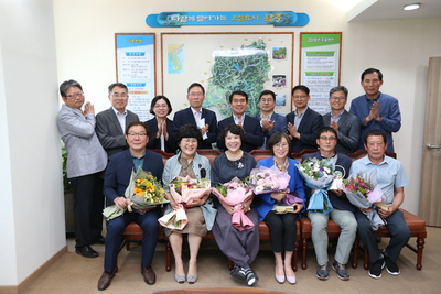 정년퇴직예정자공로패전달(27).JPG