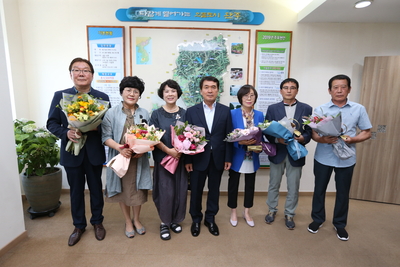 정년퇴직예정자공로패전달(25).JPG