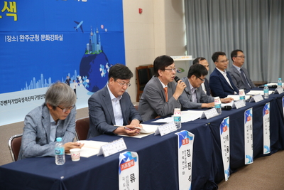 완주군산업단지활성화연구용역전문가포럼(15).JPG