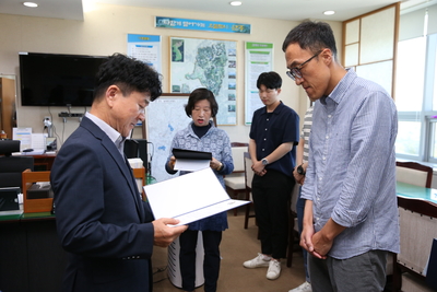 민원처리기간단축마일리지우수공무원표창장수여(11).JPG