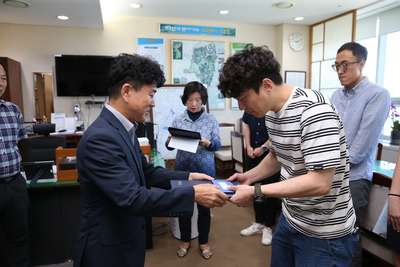 민원처리기간단축마일리지우수공무원표창장수여(15).JPG