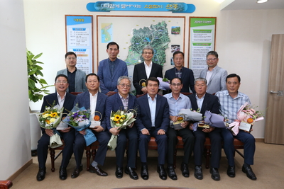공로연수대상자공로패전달(30).JPG