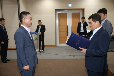 인사발령에의한사령장교부(1).JPG