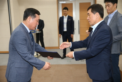 인사발령에의한사령장교부(7).JPG