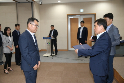 인사발령에의한사령장교부(9).JPG